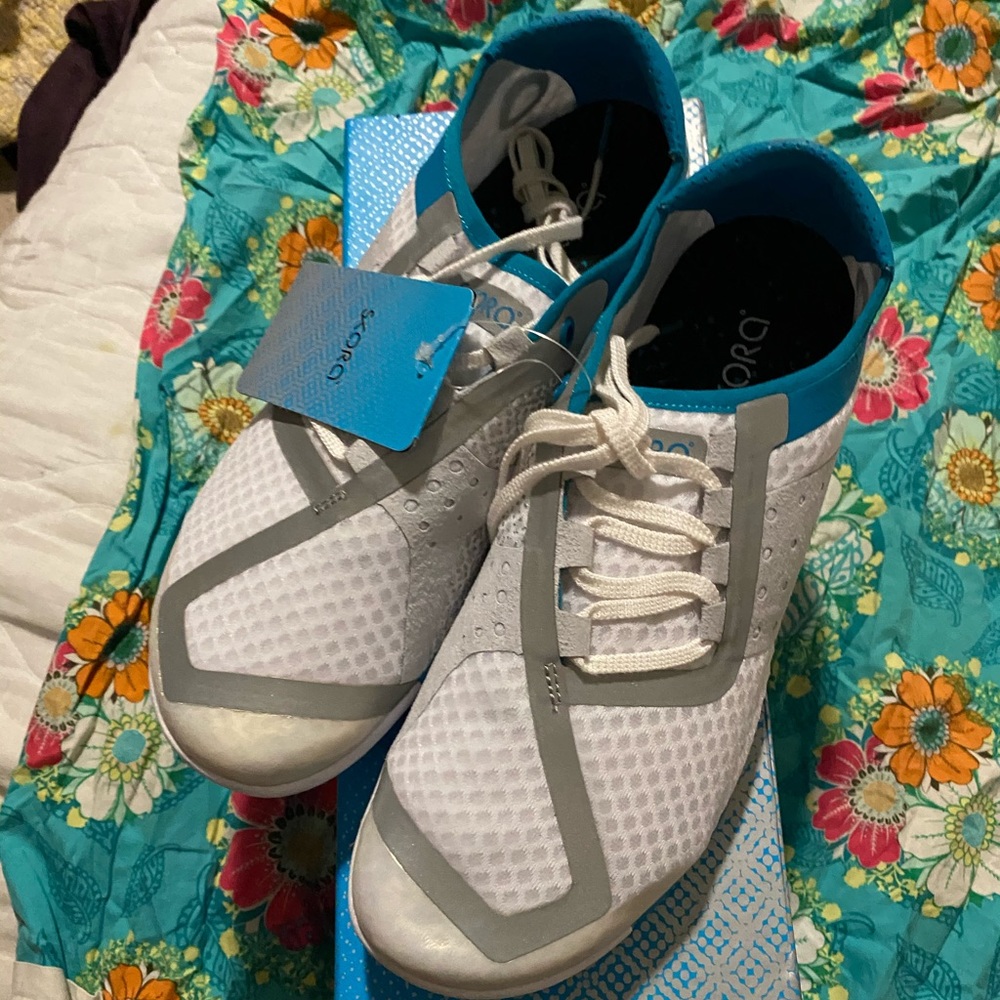 Skora/ phase running shoes